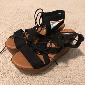 NWT Steve Madden Tie Up Wooden Style Wedges